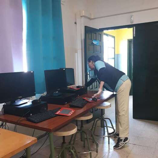 Labores de limpieza y desinfección de colegios de Telde (Foto TA)